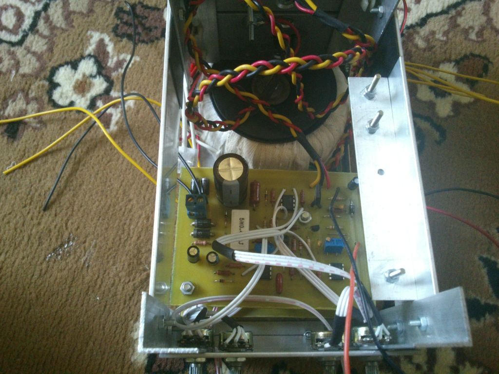 dvuh-polyarnyiy-laboratornyiy-blok-pitaniya-15